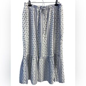 Mdrn Blue And White Tier Maxi Skirt Stitching Flaw
Flowy Floral Design Size XL